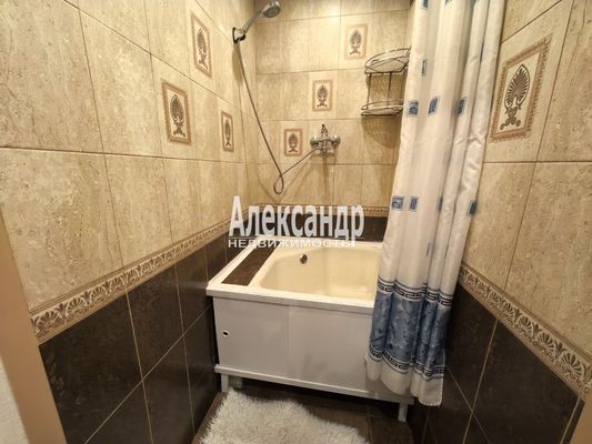 Продам комнату в 12-комн. квартире, Купчинская ул, 4к4, Санкт-Петербург г