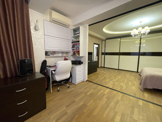 Продам однокомнатную (1-комн.) квартиру, Победы пр-кт, 74а, Симферополь г