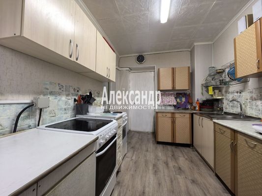 Продам комнату в 12-комн. квартире, Купчинская ул, 4к4, Санкт-Петербург г