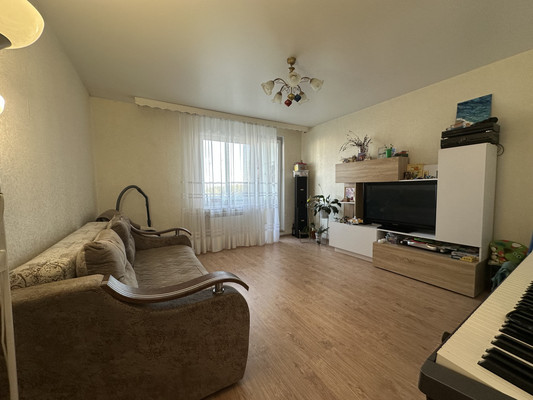 Продам трехкомнатную (3-комн.) квартиру, Зеленая ул, 21, Зима г