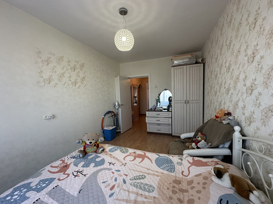 Продам трехкомнатную (3-комн.) квартиру, Зеленая ул, 21, Зима г