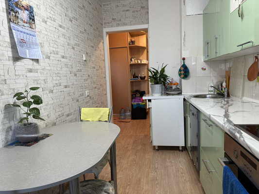 Продам трехкомнатную (3-комн.) квартиру, Зеленая ул, 21, Зима г