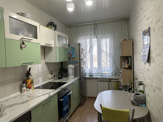 Продам трехкомнатную (3-комн.) квартиру, Зеленая ул, 21, Зима г