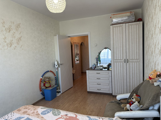 Продам трехкомнатную (3-комн.) квартиру, Зеленая ул, 21, Зима г
