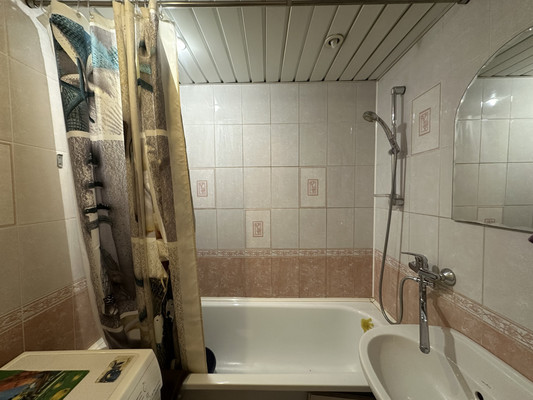 Продам трехкомнатную (3-комн.) квартиру, Зеленая ул, 21, Зима г