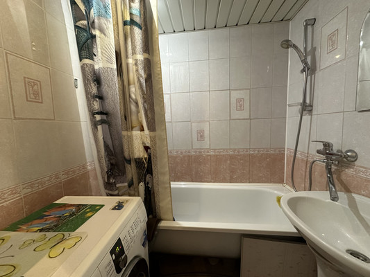 Продам трехкомнатную (3-комн.) квартиру, Зеленая ул, 21, Зима г