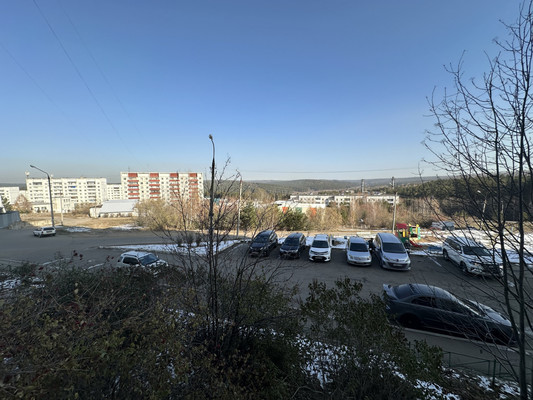 Продам трехкомнатную (3-комн.) квартиру, Зеленая ул, 21, Зима г