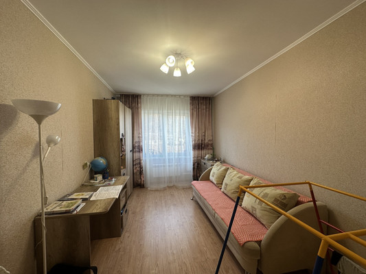 Продам трехкомнатную (3-комн.) квартиру, Зеленая ул, 21, Зима г