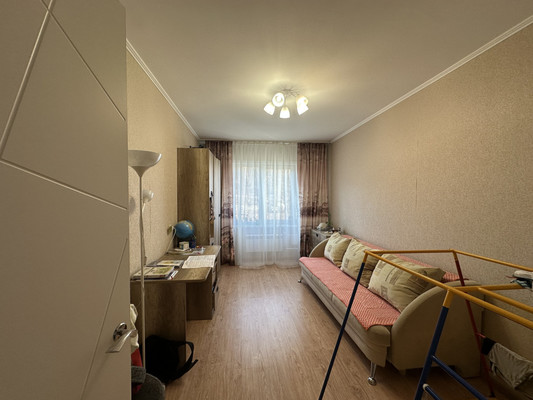 Продам трехкомнатную (3-комн.) квартиру, Зеленая ул, 21, Зима г