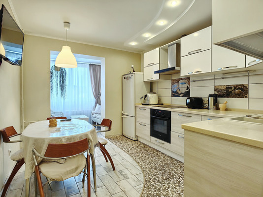 Продам трехкомнатную (3-комн.) квартиру, Луговой пер, 4, Липицы с