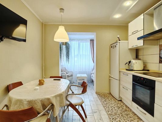 Продам трехкомнатную (3-комн.) квартиру, Луговой пер, 4, Липицы с
