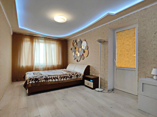 Продам трехкомнатную (3-комн.) квартиру, Луговой пер, 4, Липицы с