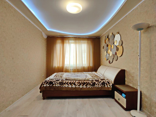 Продам трехкомнатную (3-комн.) квартиру, Луговой пер, 4, Липицы с