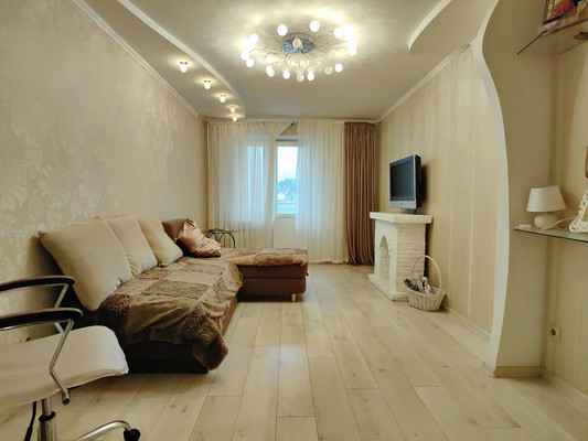 Продам трехкомнатную (3-комн.) квартиру, Луговой пер, 4, Липицы с