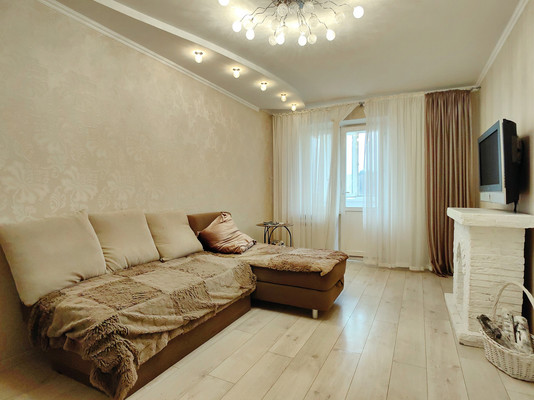 Продам трехкомнатную (3-комн.) квартиру, Луговой пер, 4, Липицы с