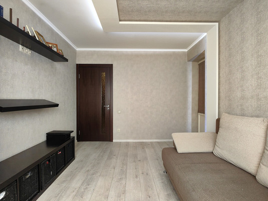 Продам трехкомнатную (3-комн.) квартиру, Луговой пер, 4, Липицы с