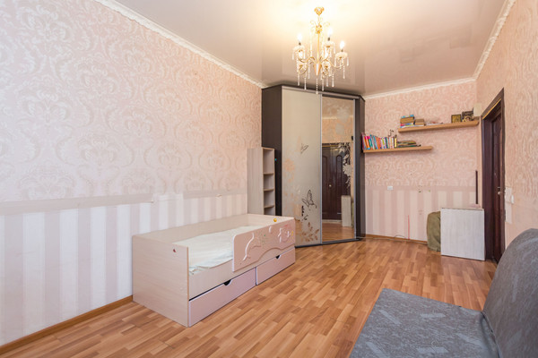 Продам трехкомнатную (3-комн.) квартиру, Кольцевая ул, 36, Уфа г