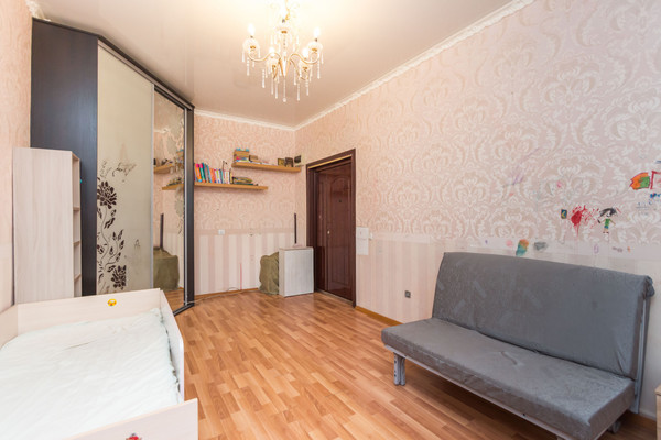 Продам трехкомнатную (3-комн.) квартиру, Кольцевая ул, 36, Уфа г