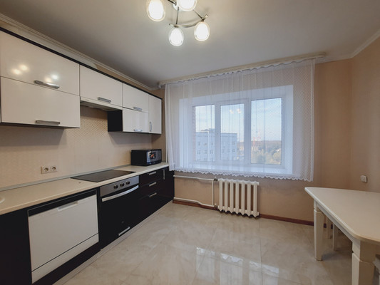 Продам трехкомнатную (3-комн.) квартиру, Парковая ул, 9, Уфа г