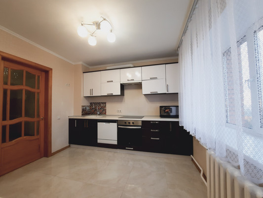 Продам трехкомнатную (3-комн.) квартиру, Парковая ул, 9, Уфа г