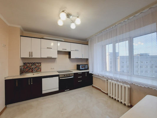 Продам трехкомнатную (3-комн.) квартиру, Парковая ул, 9, Уфа г