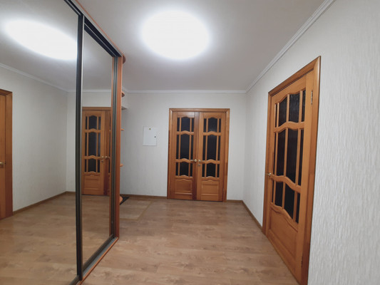 Продам трехкомнатную (3-комн.) квартиру, Парковая ул, 9, Уфа г