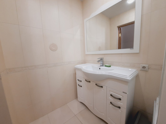 Продам трехкомнатную (3-комн.) квартиру, Парковая ул, 9, Уфа г