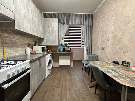 Продам однокомнатную (1-комн.) квартиру, Ковыльная ул, 94, Симферополь г