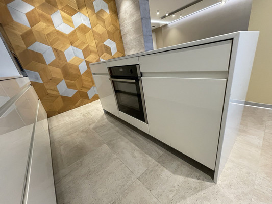 Продам трехкомнатную (3-комн.) квартиру, Мельникова ул, 3к3, Москва г