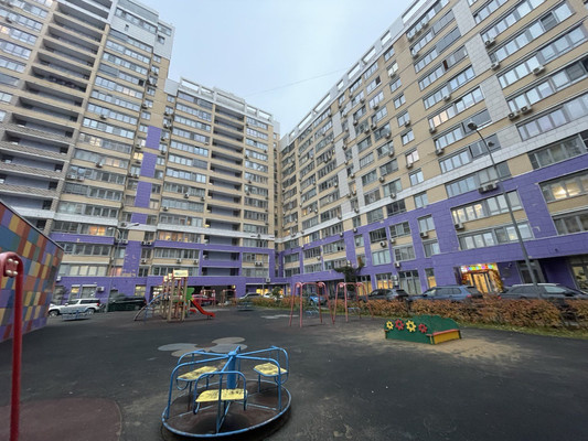 Продам трехкомнатную (3-комн.) квартиру, Мельникова ул, 3к3, Москва г