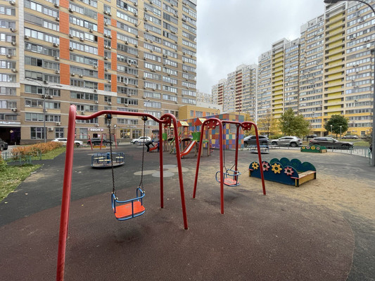 Продам трехкомнатную (3-комн.) квартиру, Мельникова ул, 3к3, Москва г