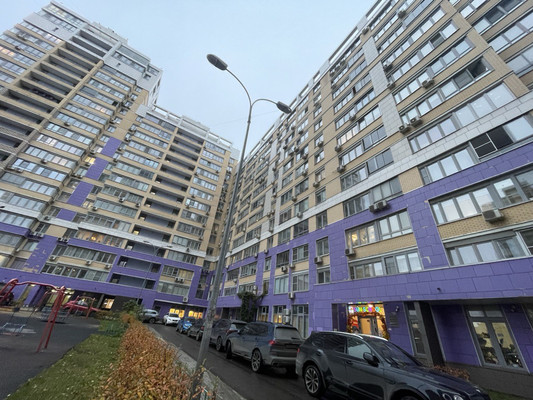 Продам трехкомнатную (3-комн.) квартиру, Мельникова ул, 3к3, Москва г