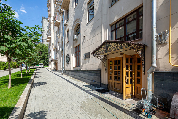 Продам двухкомнатную (2-комн.) квартиру, Газетный пер, 13 1, Москва г