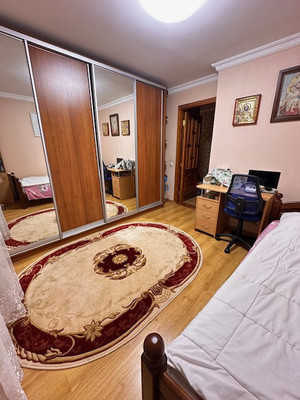 Продам трехкомнатную (3-комн.) квартиру, Ракетная ул, 26, Симферополь г