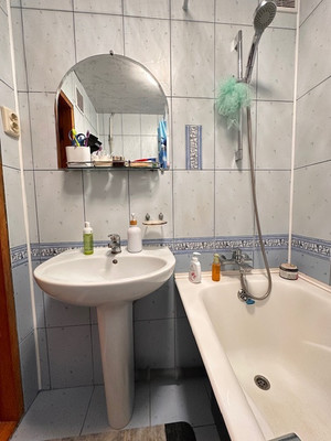 Продам трехкомнатную (3-комн.) квартиру, Ракетная ул, 26, Симферополь г