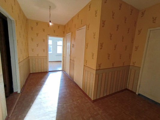 Продам многокомнатную квартиру, Генерала Сандалова ул, 5, Гатчина г