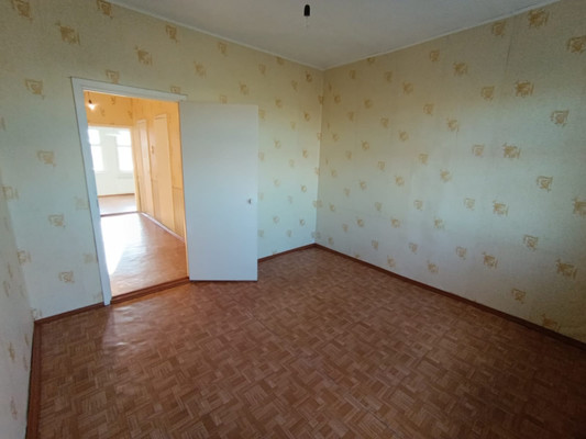 Продам многокомнатную квартиру, Генерала Сандалова ул, 5, Гатчина г