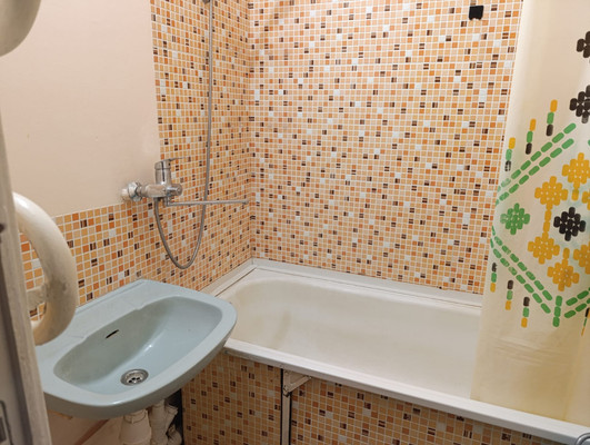 Продам многокомнатную квартиру, Генерала Сандалова ул, 5, Гатчина г