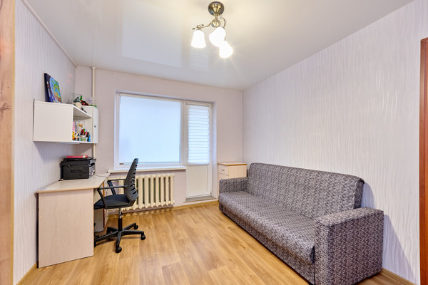 Продам двухкомнатную (2-комн.) квартиру, Вагонная ул, 15, Пермь г