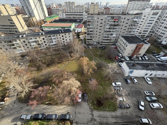 Продам долю в 2-комн. квартире, Московская ул, 209, Екатеринбург г