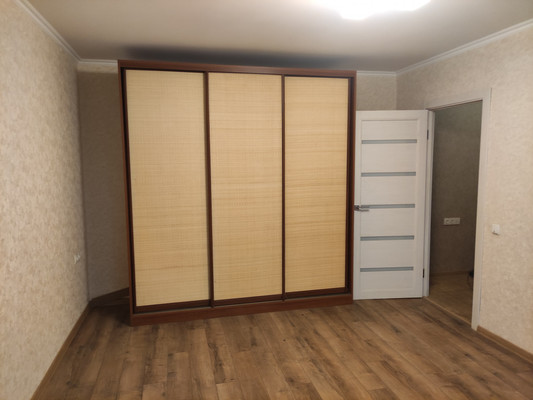 Продам двухкомнатную (2-комн.) квартиру, Первомайская (Климовск мкр.) ул, 1, Подольск г