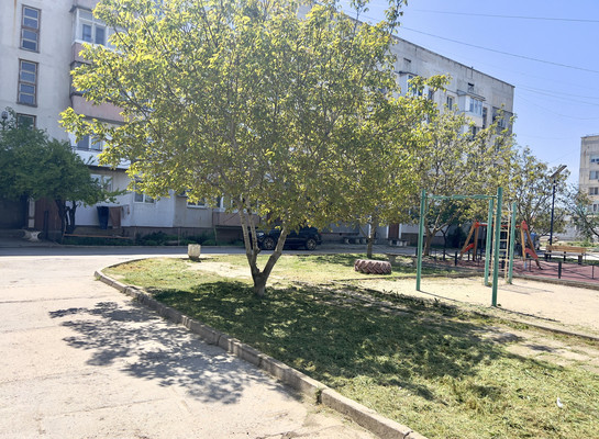 Сдам двухкомнатную (2-комн.) квартиру, Крымская ул, 1, Саки г