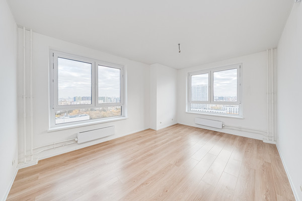 Продам трехкомнатную (3-комн.) квартиру, Лобненская ул, 13к2, Москва г