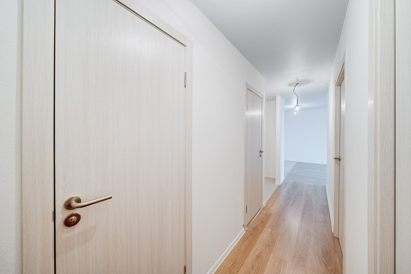 Продам трехкомнатную (3-комн.) квартиру, Лобненская ул, 13к2, Москва г