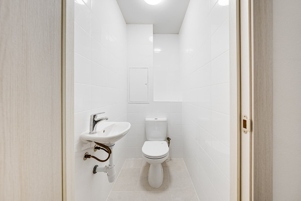 Продам трехкомнатную (3-комн.) квартиру, Лобненская ул, 13к2, Москва г