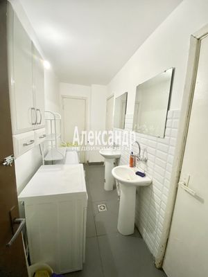 Продам 2-комн. в 9-комн. квартире, Маршала Говорова ул, 8, Санкт-Петербург г