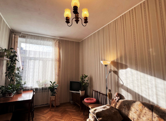 Продам двухкомнатную (2-комн.) квартиру, 16-я В.О. линия, 65, Санкт-Петербург г