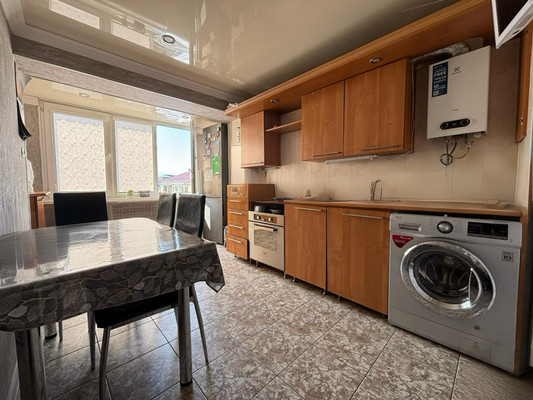 Продам трехкомнатную (3-комн.) квартиру, Захарова ул, 105, Нальчик г
