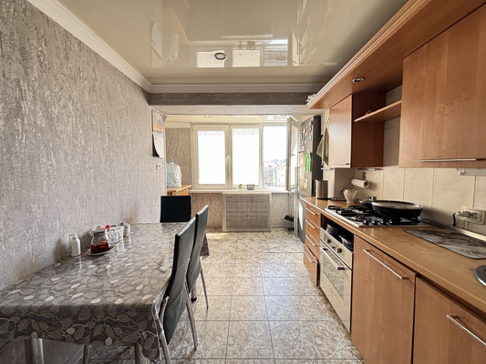 Продам трехкомнатную (3-комн.) квартиру, Захарова ул, 105, Нальчик г