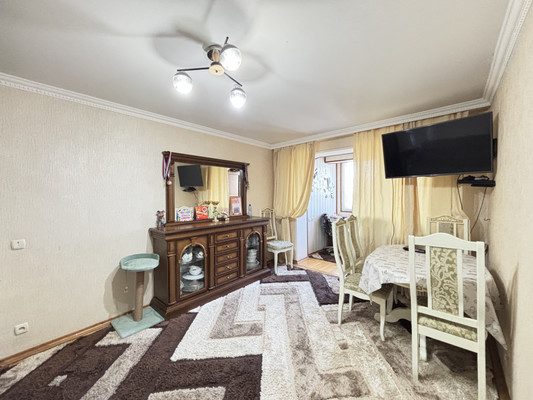 Продам трехкомнатную (3-комн.) квартиру, Захарова ул, 105, Нальчик г